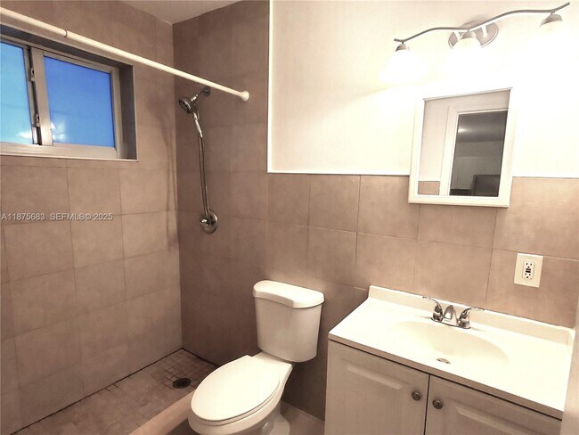 Building Photo - 26 SE 3rd Terrace