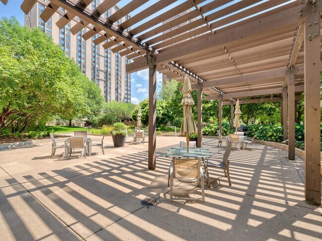 Building Photo - 15 S 1st St