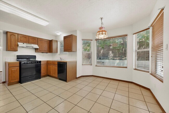 Building Photo - 8908 Henriette Wyeth Dr NE