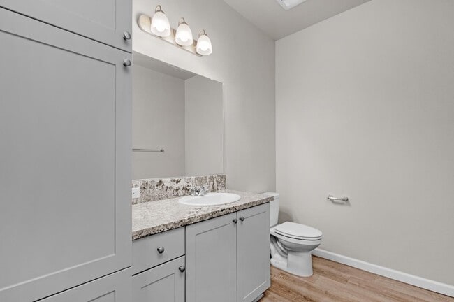 Building Photo - Wood Ranch Duplex 519