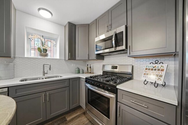 Building Photo - 6556 S Evans Ave