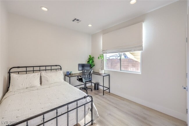 Building Photo - 5404 Avent Ferry St