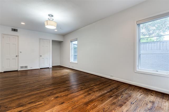 Building Photo - 4625 N Versailles Ave