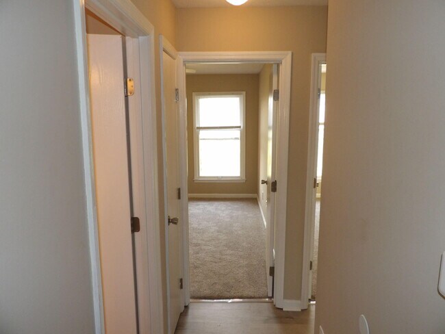 Building Photo - 115 Potomac Ct