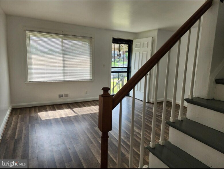 Building Photo - 3654 Chesterfield Ave