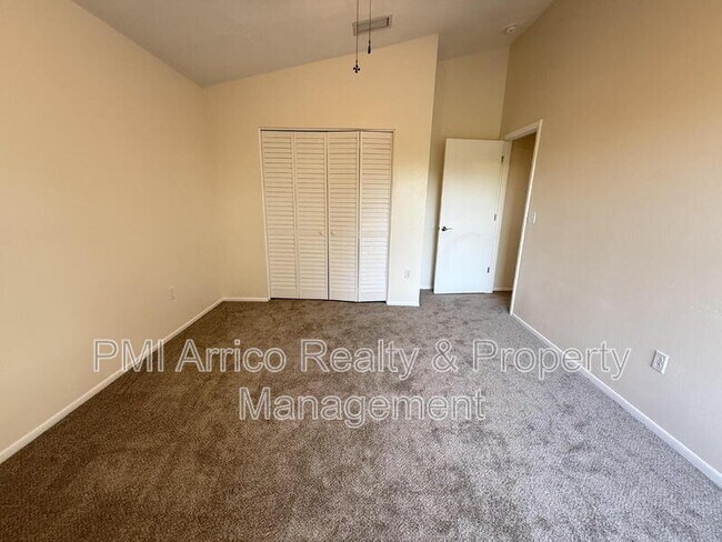 Building Photo - 12653 Longcrest Dr