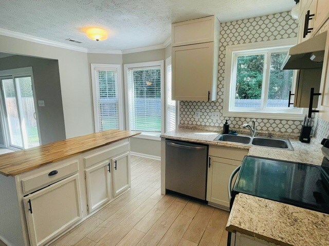 Building Photo - 156 S Forest Dr