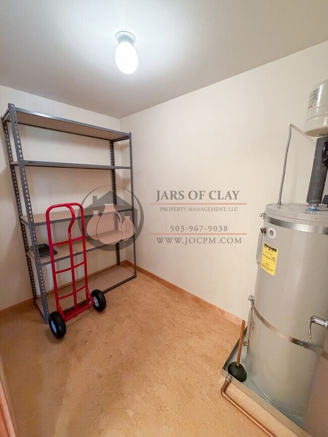 Building Photo - Downtown Salem Condo | Air Conditioning | Off-Street Parking