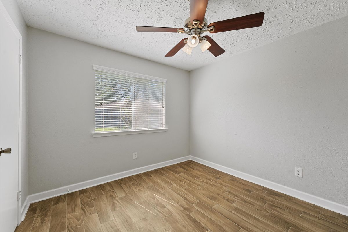 Building Photo - 16703 Pebbleglen Dr