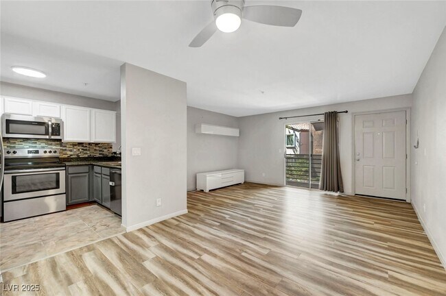 Building Photo - 2121 Blue Breeze Dr