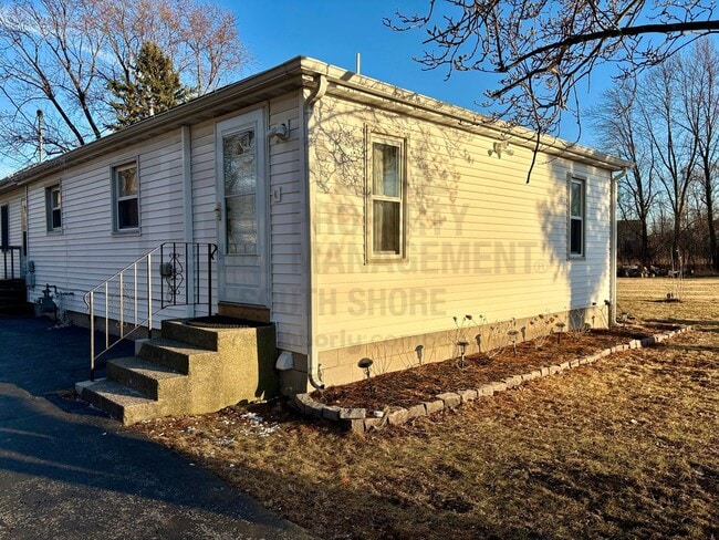 Building Photo - 2BR Duplex in Dyer - Designer Kitchen + Artisan Shower