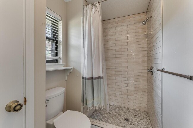 Building Photo - East Fayetteville 3-Bedroom Home with Granite Touches & Cozy Fireplace!"