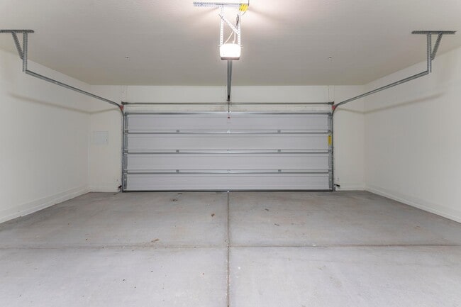 Building Photo - 432 S 32nd St