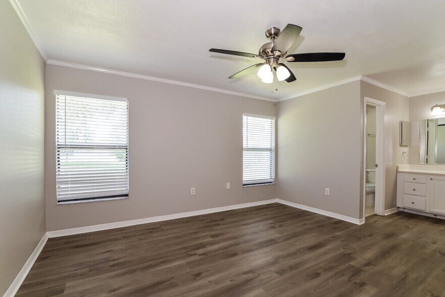 Building Photo - 518 Carlsbad Dr