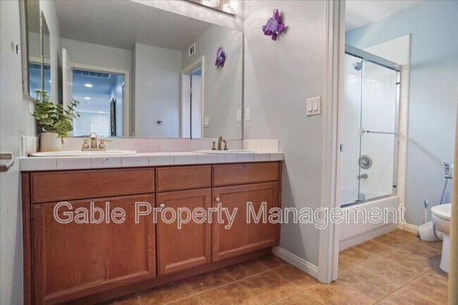 Building Photo - 19720 Ellis Henry Ave