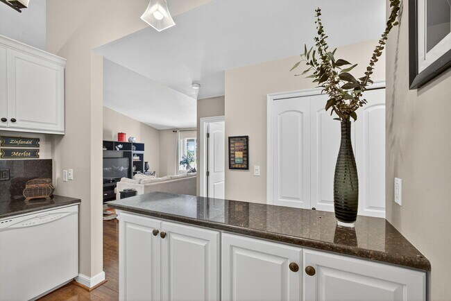 Building Photo - 6485 Chasewood Dr