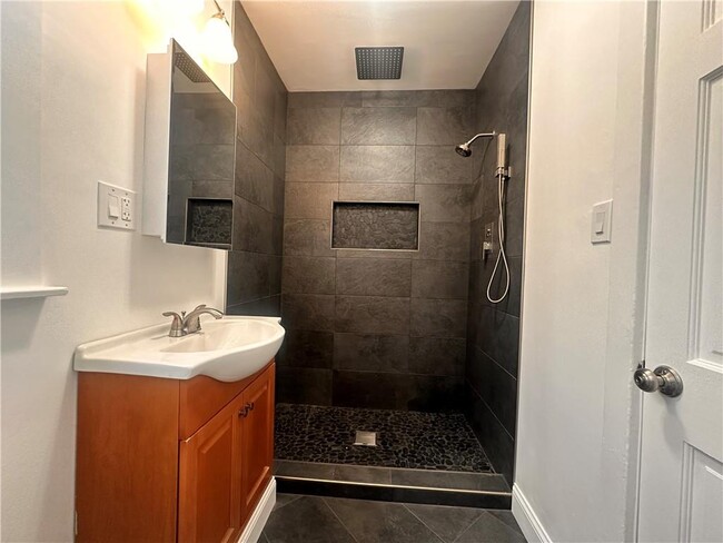 Building Photo - 31 Ceres St