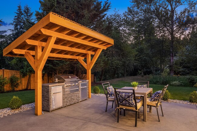Building Photo - 4Bd/2.5Ba Bellevue House