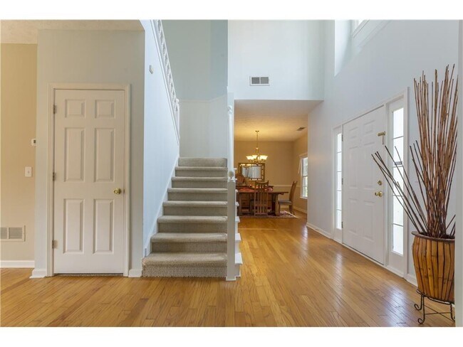 Building Photo - 2807 Forest Wood Dr