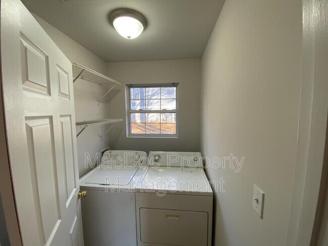 Building Photo - 117 Edgehill Dr