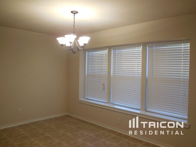 Building Photo - 925 Crowder Dr