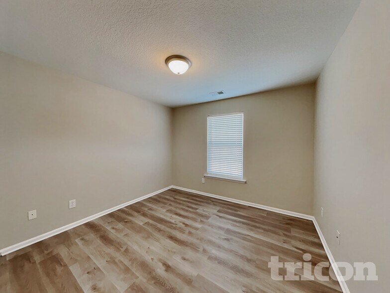 Building Photo - 110 Kingscreek Dr