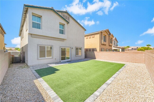 Building Photo - 472 Silverweed Ave
