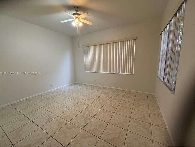 Building Photo - 952 Sunflower Cir