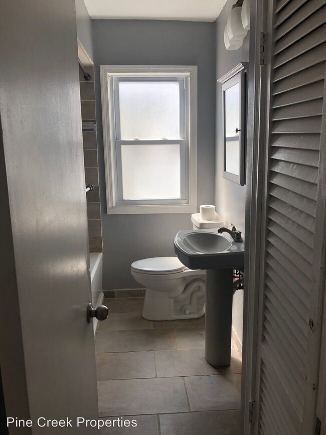 Building Photo - 3 br, 1.5 bath House - 1819 Maywood Rd