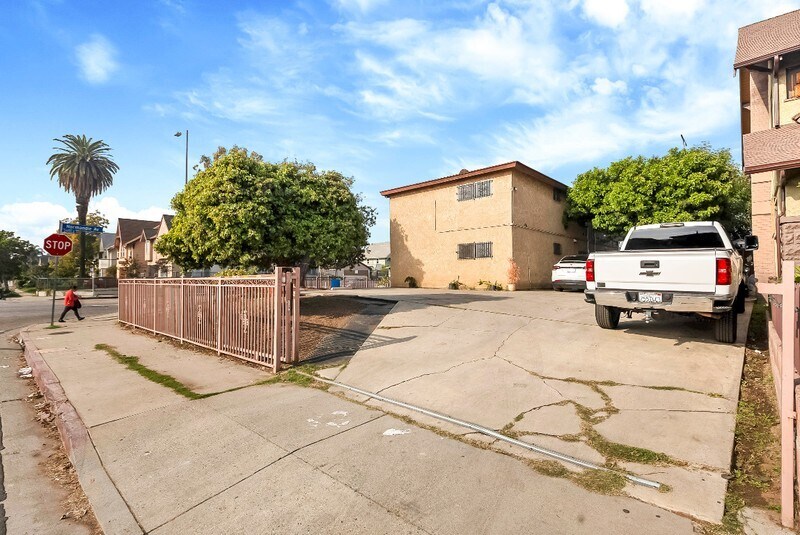 Building Photo - 2458 Normandie Ave