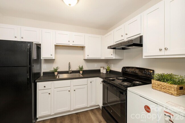 Building Photo - 1850 Lowell Bethesda Rd