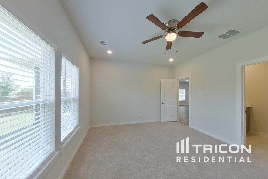 Building Photo - 337 Sun Harvest Dr