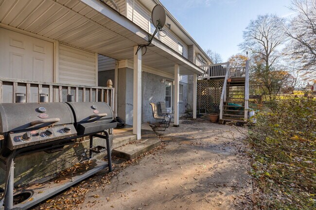 Building Photo - 123 McCollum St