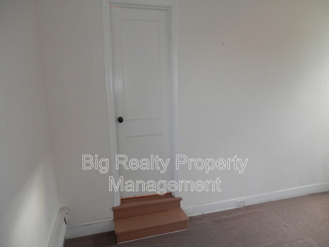 Building Photo - 375 Church St