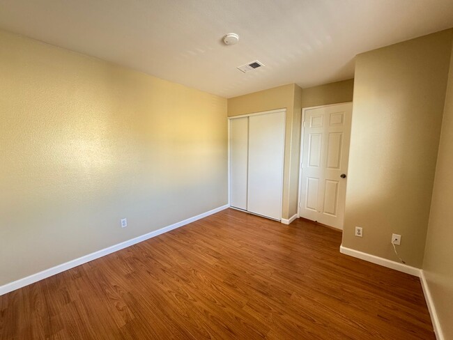 Building Photo - Immaculate 4Bd/2.5Ba Home with New Fridge, AC, Fenced Back Patio in Aliso Viejo!