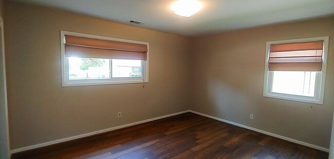 Building Photo - 3 BR, 2 Bath Home Available in Homewood