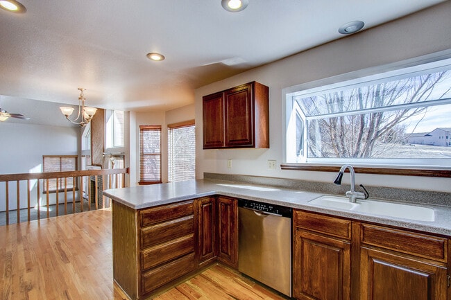 Building Photo - Spacious 4BR Home in Gleneagle!!!