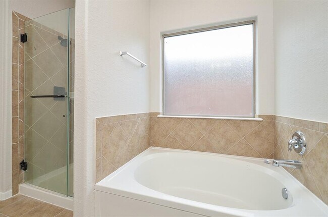 Building Photo - 15219 Bartlett Landing Dr