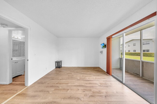 Building Photo - 127 Westbury E