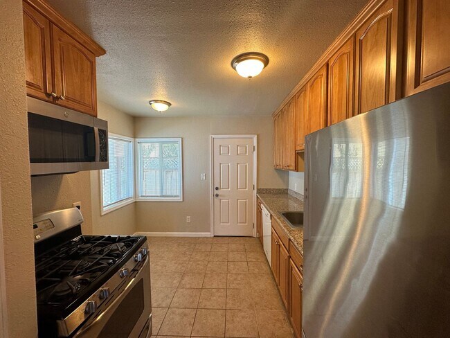 Building Photo - EBN T 1480-1496 167th