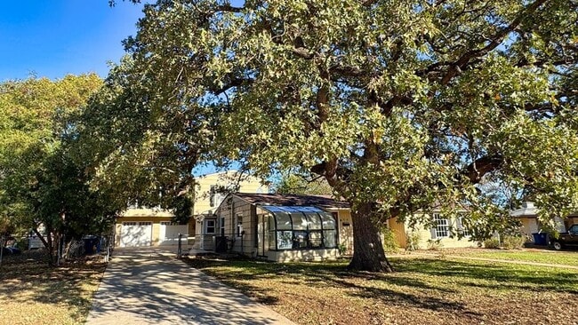 Building Photo - 918 Cypress St
