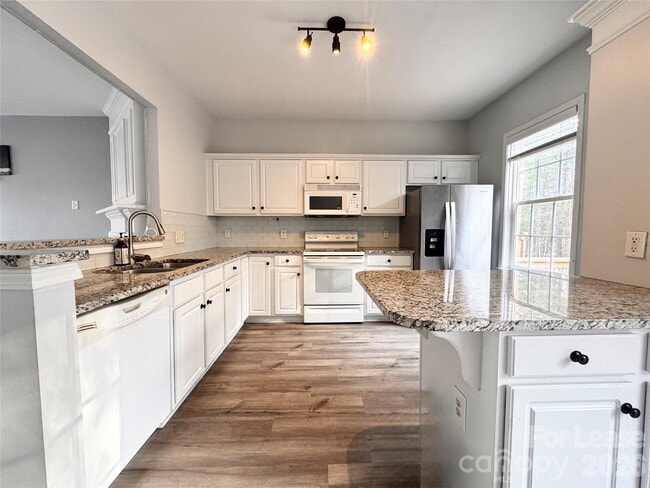 Building Photo - 10415 Winslet Dr