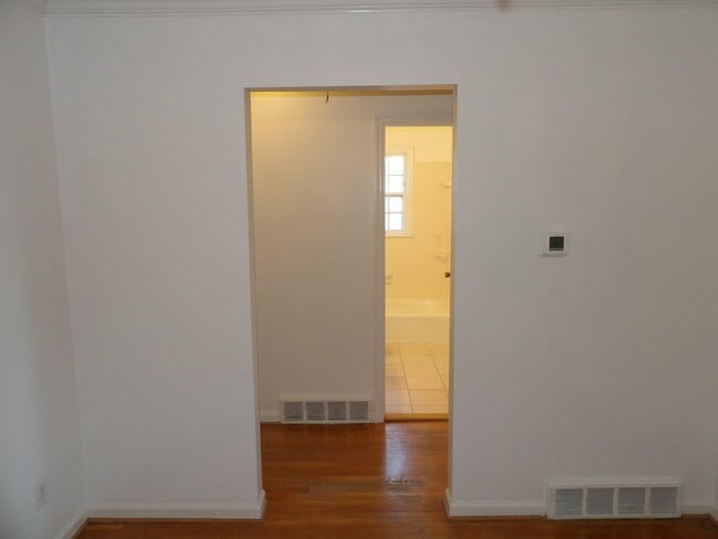 Building Photo - 837 Malabu Dr
