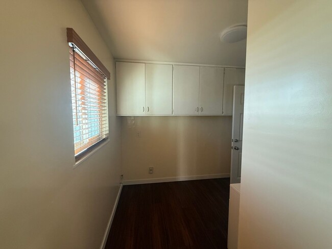 Building Photo - Stunning 2-bedroom, 1.5-bath Modern home i...