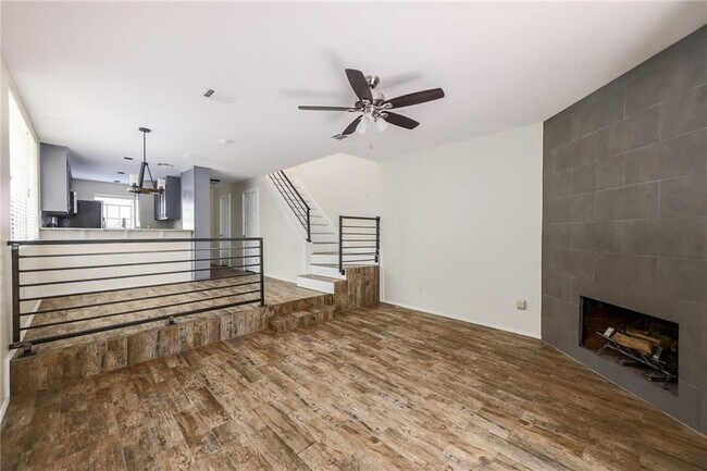 Building Photo - 1938 Holly Hill Dr