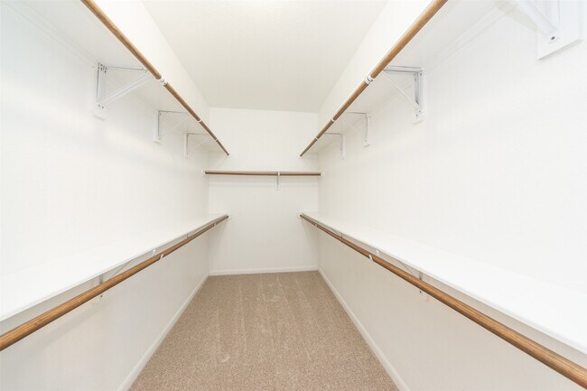 Building Photo - 6202 Eden Prairie Dr
