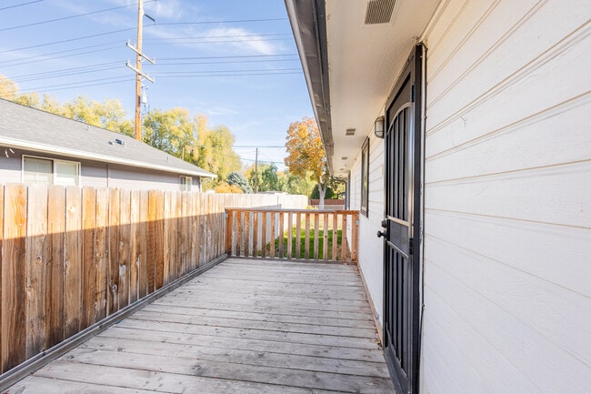 Building Photo - 924 E Georgia Ave