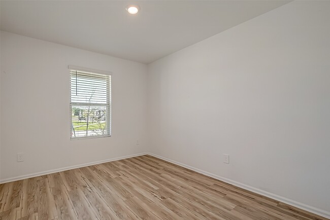 Building Photo - 18111 Robin Creek Dr