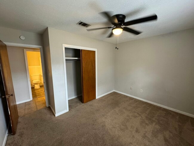 Building Photo - 1936 Longwood Dr