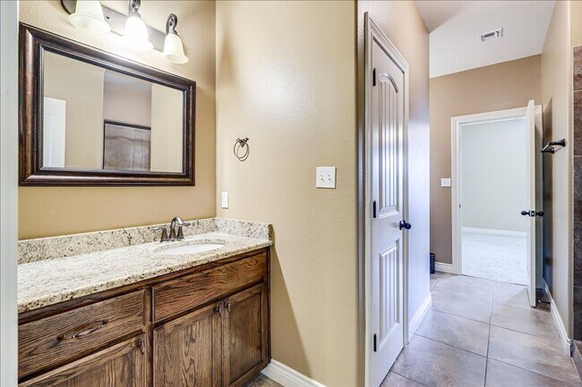 Building Photo - 6241 Lago Vista Dr